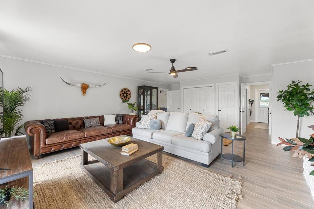 Farm Retreat With Jacuzzi, Fire Pit, Mini Goats, Mini Ponies And Mini Cows Villa San Marcos Exterior photo