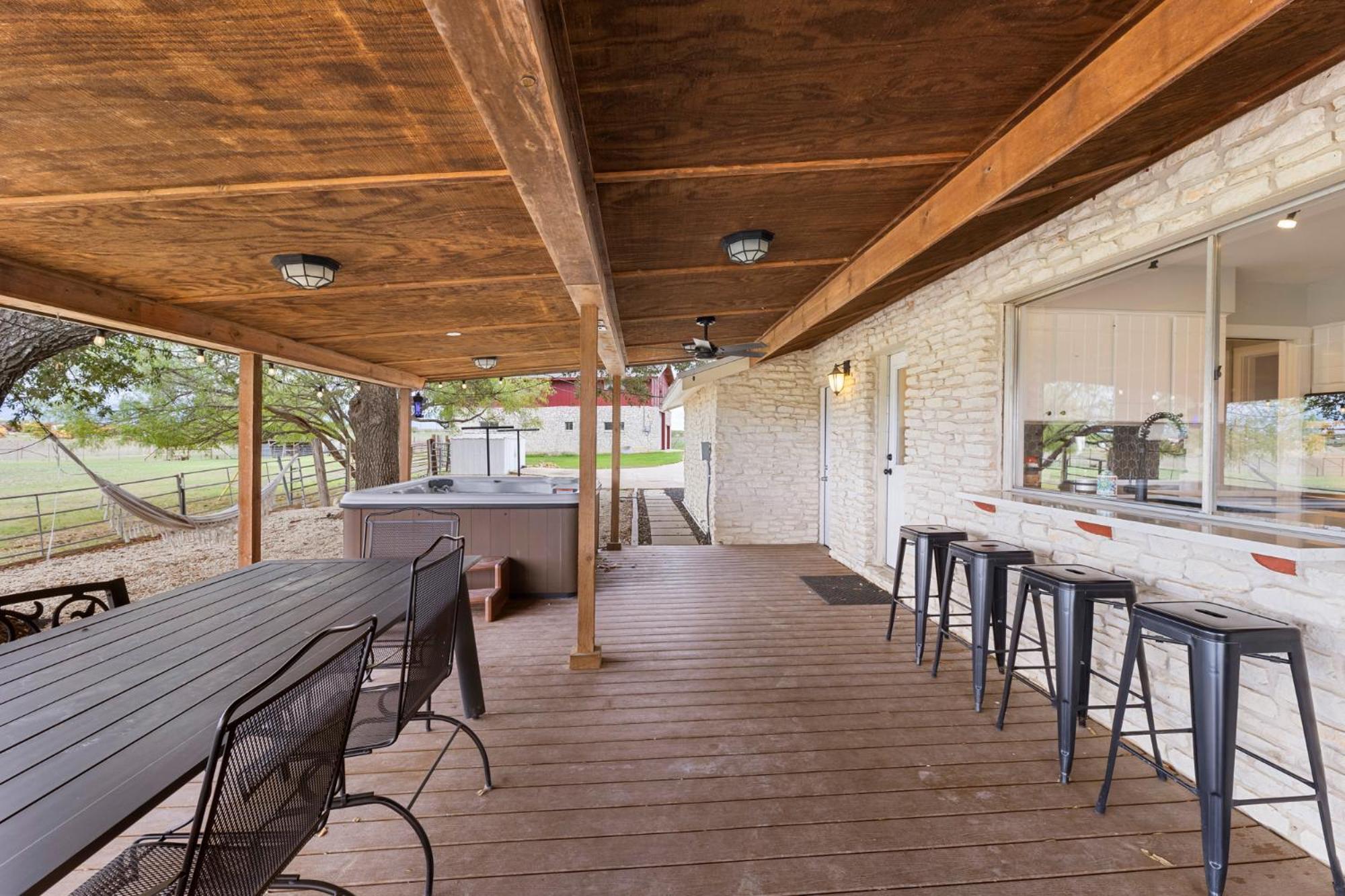 Farm Retreat With Jacuzzi, Fire Pit, Mini Goats, Mini Ponies And Mini Cows Villa San Marcos Room photo
