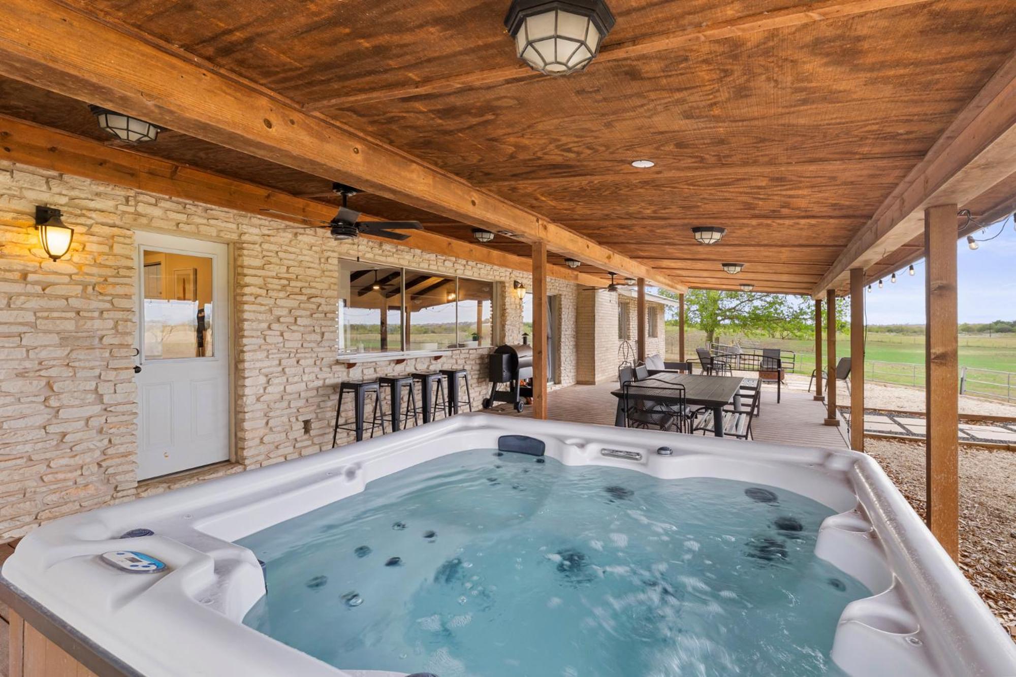 Farm Retreat With Jacuzzi, Fire Pit, Mini Goats, Mini Ponies And Mini Cows Villa San Marcos Room photo